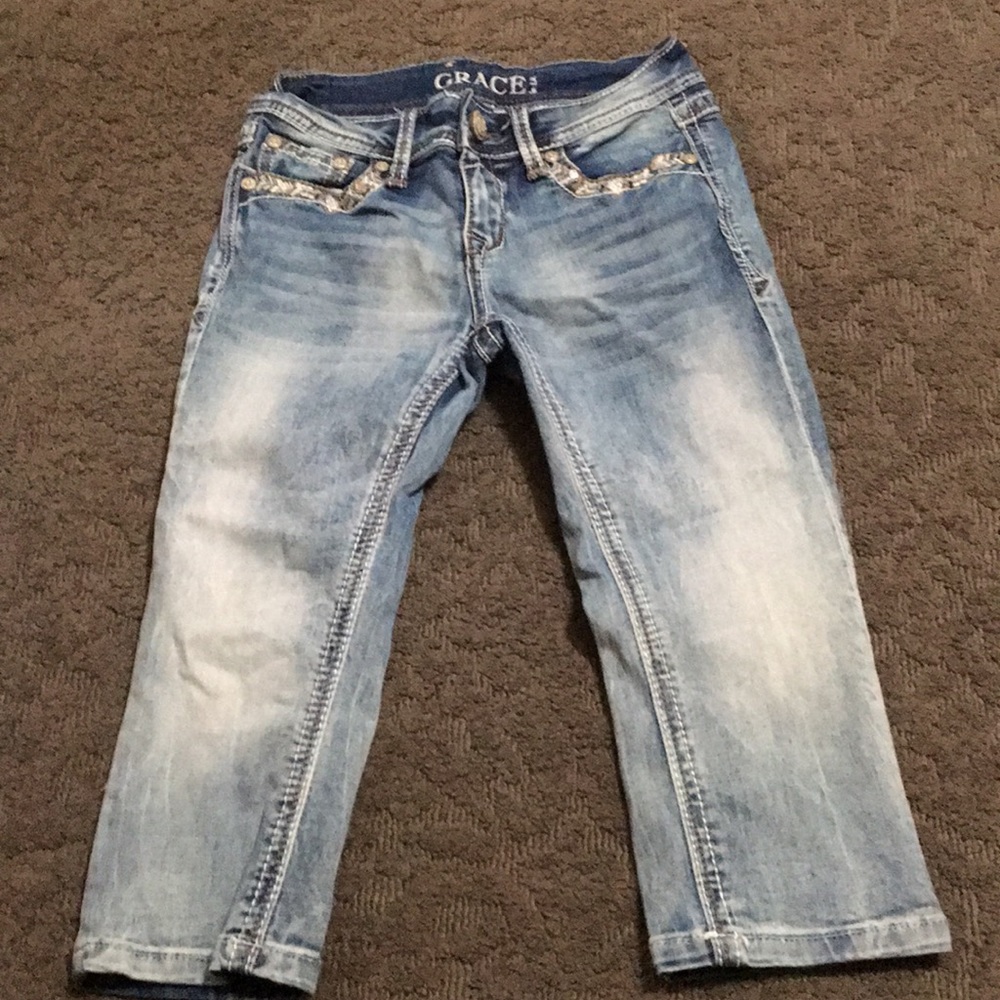 No rips and pretty pockets and back pockets!